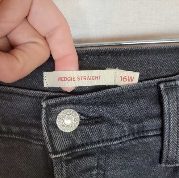 Levi's Wedgie High-Rise 13" Straight Leg Jeans in Washed Black Rinse, sz 16W - Picture 5 of 12